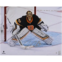 Photo de Tuukka Rask (Bruins de Boston) en maillot alternatif noir, autographiée (40,6 x 50,8 cm), avec plusieurs inscriptions - Signée à l'encre dorée - Édition limitée n° 1/1