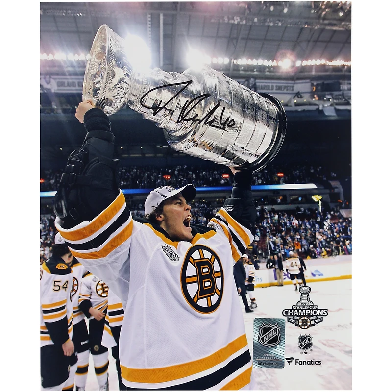 Photographie autographiée de Tuukka Rask des Bruins de Boston, 20 x 25 cm, lors de la levée de la Coupe Stanley 2011.