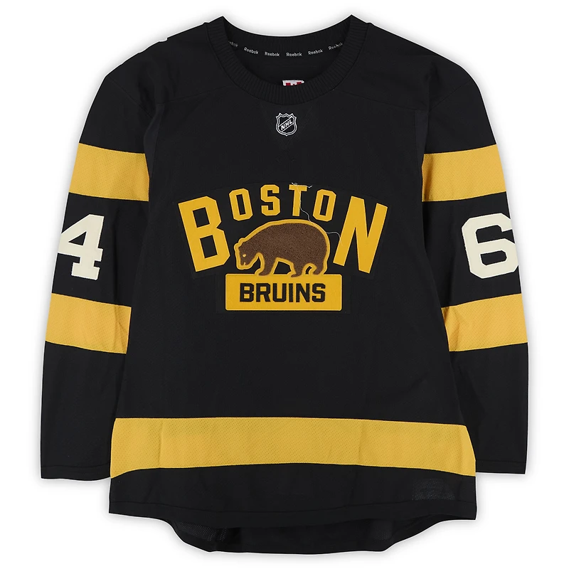 Maillot noir Reebok n° 64 des Bruins de Boston, porté par Tyler Randell lors du match contre les Canadiens de Montréal le 1er janvier 2016 – Classique hivernale de la LNH