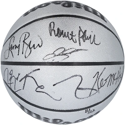 Ballon de basket Wilson Platinum 75e anniversaire dédicacé par les légendes des Boston Celtics avec 6 signatures, dont Larry Bird, Kevin Garnett et Kevin McHale - Édition limitée à 22 exemplaires