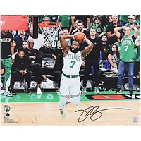 Photo dédicacée de Jaylen Brown (Boston Celtics) lors des finales NBA 2024 (40,6 x 50,8 cm), le montrant en train de dunker