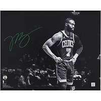 Photo noir et blanc 40 x 50 cm (16 x 20 pouces) dédicacée par Jaylen Brown (Boston Celtics) - Signature à l'encre verte