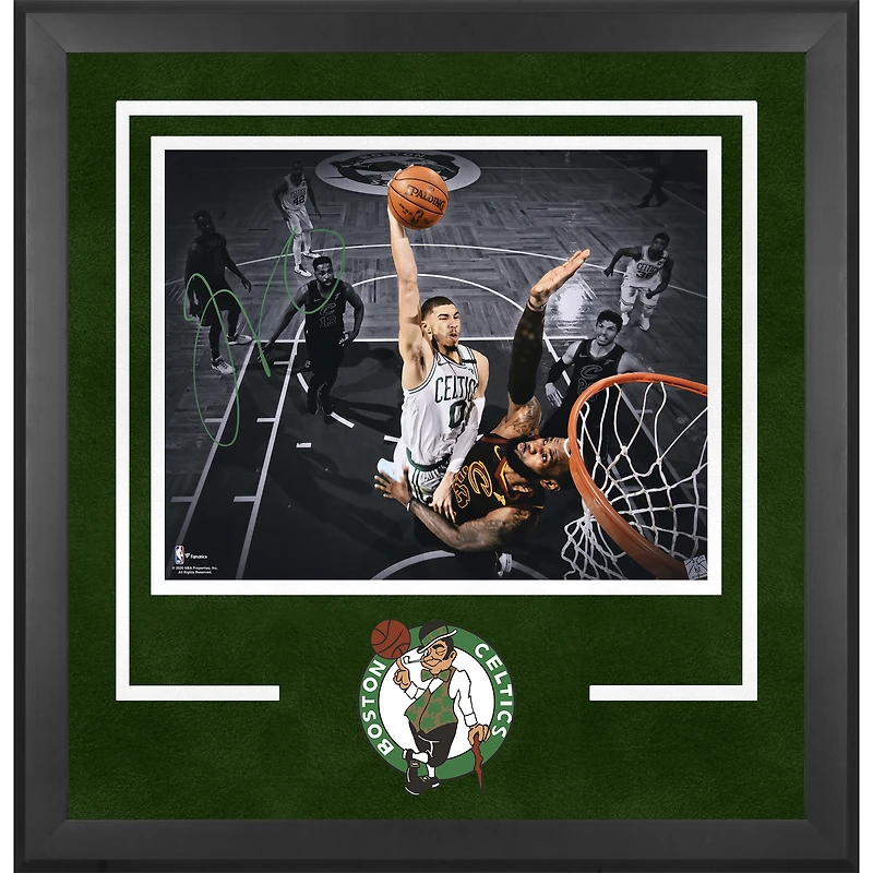 Jayson Tatum Boston Celtics Autographié Deluxe Encadré 16" x 20" Horizontal Spotlight Dunk Over LeBron Photographie