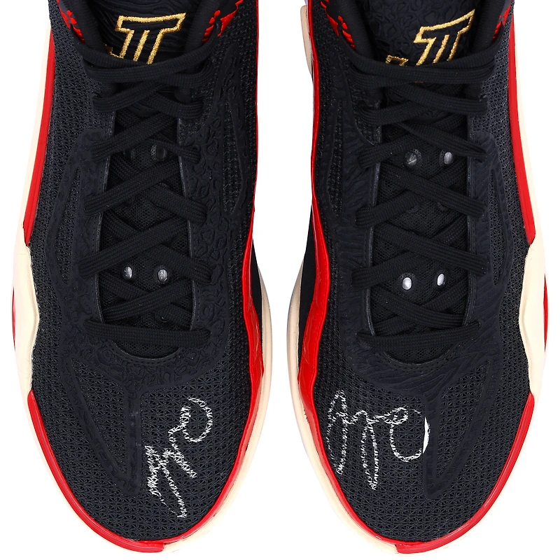 Chaussures Jordan Brand noires et rouges dédicacées par Jayson Tatum des Boston Celtics lors du match contre le Miami Heat le 21 mai 2023