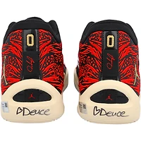 Chaussures Jordan Brand noires et rouges dédicacées par Jayson Tatum des Boston Celtics lors du match contre le Miami Heat le 21 mai 2023