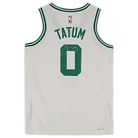 Maillot Swingman Nike blanc dédicacé par Jayson Tatum des Boston Celtics 2022-23 Association Edition