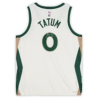 Maillot Swingman Nike City Edition 2023-24 blanc dédicacé par Jayson Tatum des Boston Celtics