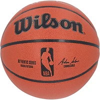 Ballon de basket-ball d'intérieur/extérieur Wilson Authentic Series signé par Kevin Garnett et Paul Pierce des Boston Celtics
