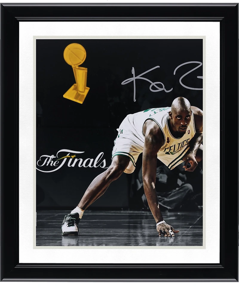 Photo Spotlight autographiée de Kevin Garnett (Boston Celtics) - 11 x 35,5 cm