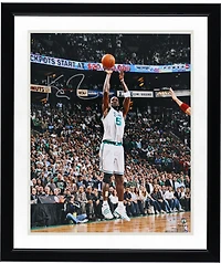 Photo dédicacée de Kevin Garnett (Boston Celtics) - Tir en blanc (40 x 50 cm)