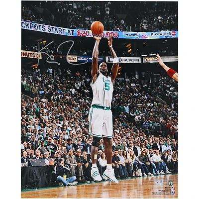 Photo dédicacée de Kevin Garnett (Boston Celtics) - Tir en blanc (40 x 50 cm)
