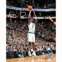 Photographie autographiée de Kevin Garnett des Boston Celtics, prise de vue en blanc, 8" x 10"