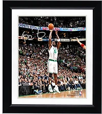Photographie autographiée de Kevin Garnett des Boston Celtics, prise de vue en blanc, 8" x 10"