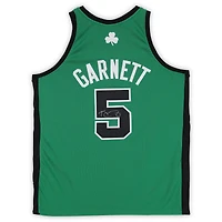 Maillot authentique Kelly Green Mitchell & Ness 2007 autographié par Kevin Garnett des Boston Celtics