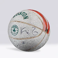 Ballon de basket collector Wilson City Edition 2023-24, autographié par Kevin Garnett (Boston Celtics) - Illustration par Rock On Sports