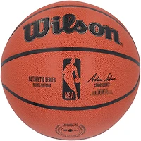 Ballon de basket-ball d'intérieur/extérieur Wilson Authentic Series autographié par Kevin Garnett des Boston Celtics avec inscription « HOF 20 »