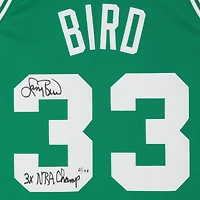 Maillot authentique autographié par Larry Bird Boston Celtics Mitchell & Ness 1985-1986 vert avec inscription « 3x NBA Champ » - Édition limitée à 133 exemplaires