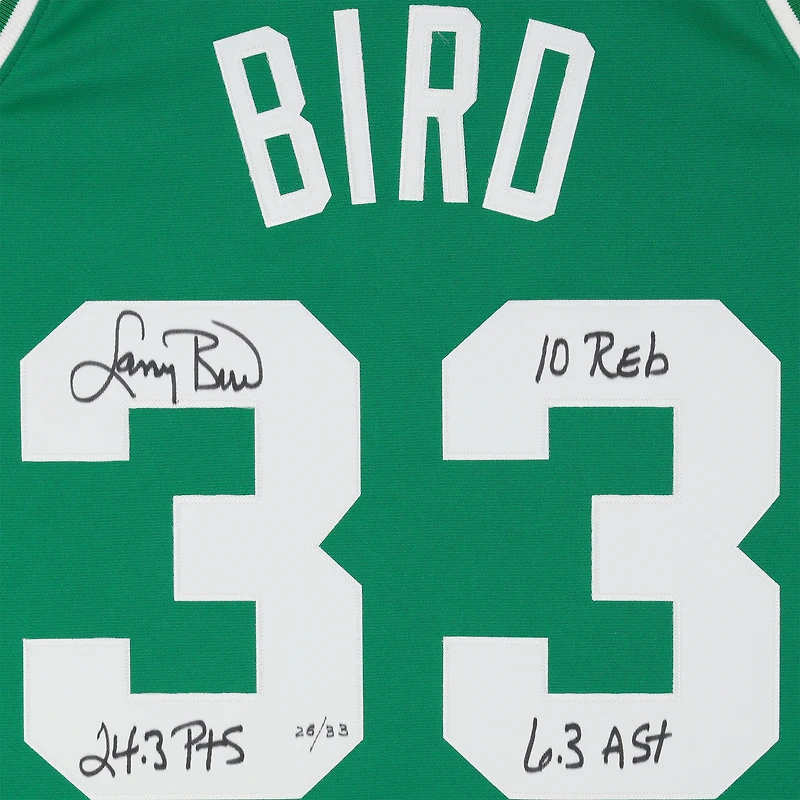 Maillot authentique dédicacé par Larry Bird Boston Celtics Mitchell & Ness 1985-1986 vert avec inscriptions multiples - Édition limitée à 33 exemplaires