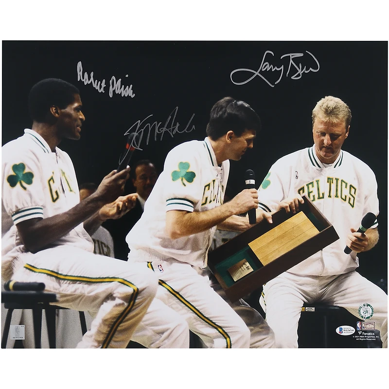 Photo de la cérémonie de retrait des maillots de Larry Bird, Robert Parish et Kevin McHale, joueurs des Celtics de Boston, autographiée (16" x 20").