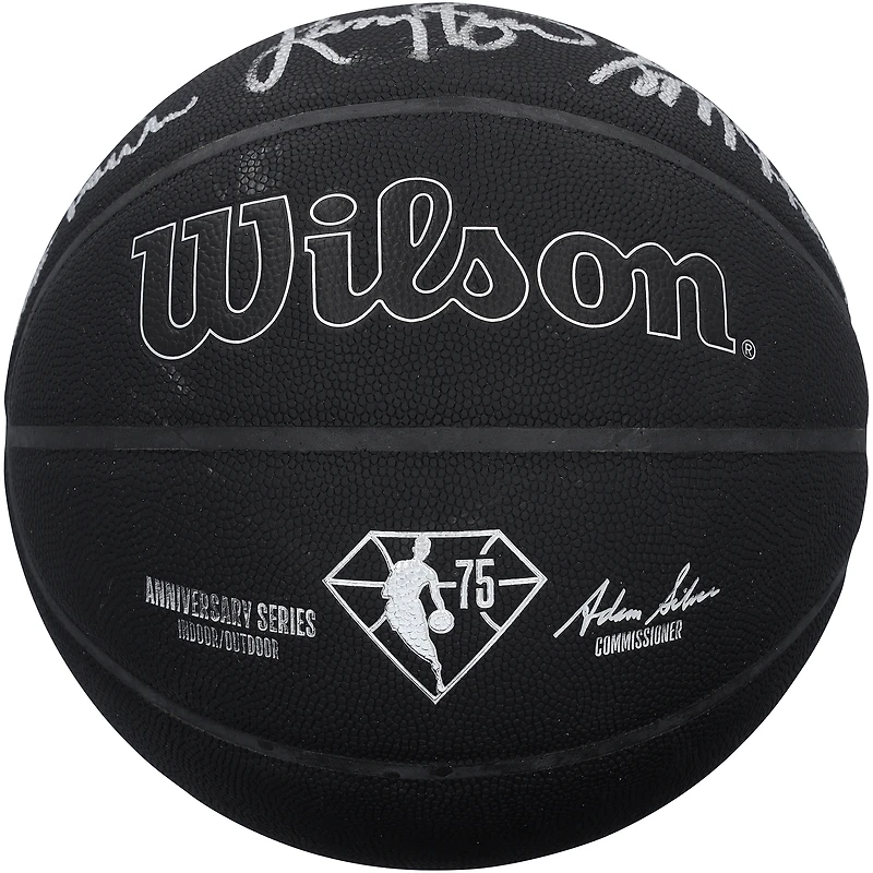 Ballon de basket-ball noir Wilson, logo 75e anniversaire, autographié par Larry Bird, Robert Parish et Kevin McHale des Celtics de Boston.