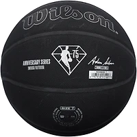 Ballon de basket-ball noir Wilson, logo 75e anniversaire, autographié par Larry Bird, Robert Parish et Kevin McHale des Celtics de Boston.