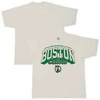 T-shirt urbain surdimensionné pour homme Stadium Essentials crème Boston Celtics Your Way