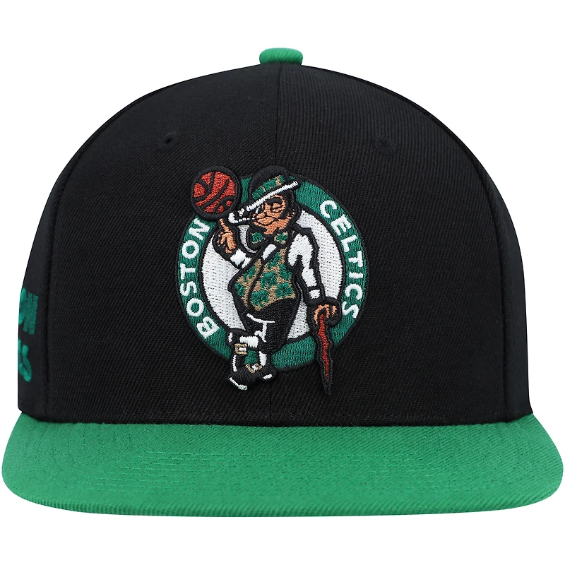 Casquette Snapback Boston Celtics Side Core 2.0 Mitchell & Ness noir/vert pour hommes