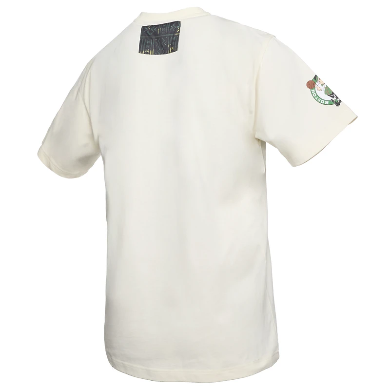 T-shirt premium NBA x Two Hype pour homme de la collection Culture & Hoops des Boston Celtics, crème