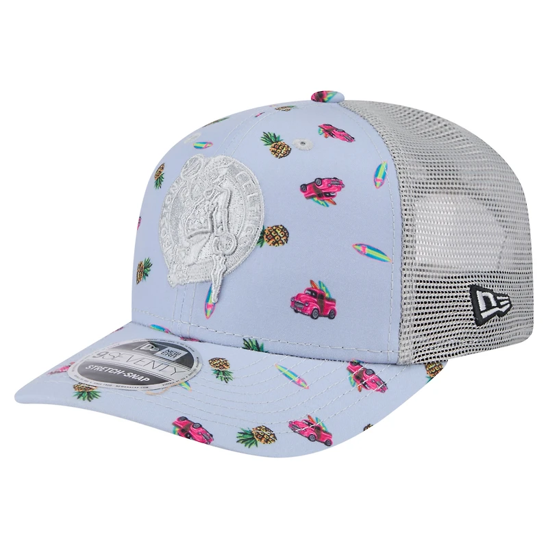 Casquette extensible à bouton-pression New Era bleu clair/gris Boston Celtics Adventure Aloha Pattern 9SEVENTY pour homme