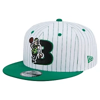 Casquette snapback New Era Deceptor 9FIFTY blanche à rayures fines pour homme des Boston Celtics