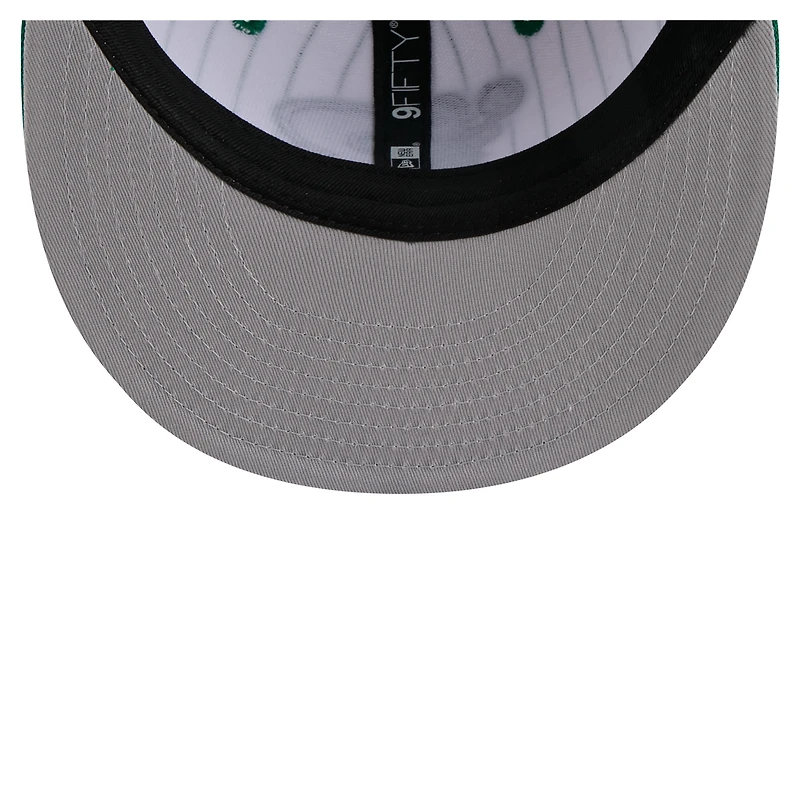 Casquette snapback New Era Deceptor 9FIFTY blanche à rayures fines pour homme des Boston Celtics
