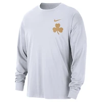 T-shirt à manches longues Nike blanc Boston Celtics 2025/26 City Edition Remix Essential Logo pour homme