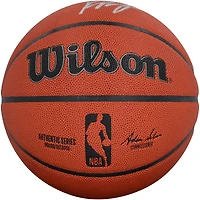 Ballon de basket-ball Wilson Authentic Series autographié par Payton Pritchard (Boston Celtics), utilisable en intérieur et en extérieur