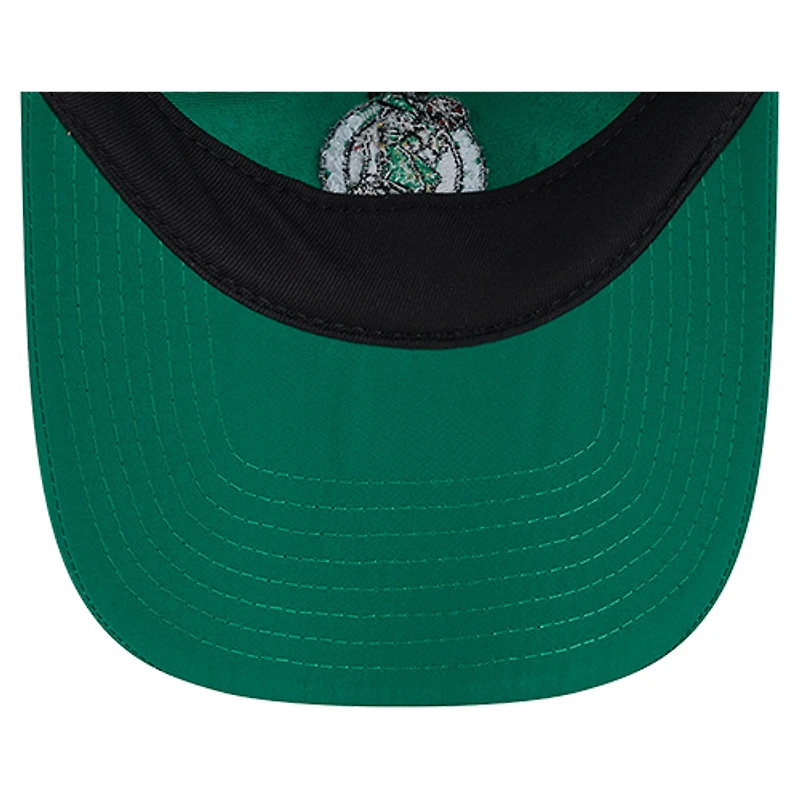 Casquette New Era Kelly Green Boston Celtics 9FORTY pour femme, style flex queue de cheval.