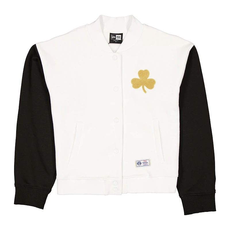 Veste polaire New Era blanche et noire Boston Celtics édition City 2025/26 pour femme, fermeture à boutons-pression.