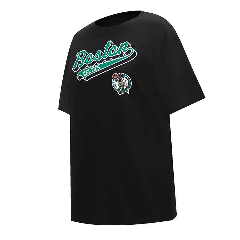 T-shirt petit ami Pro Standard noir Boston Celtics Script pour femmes