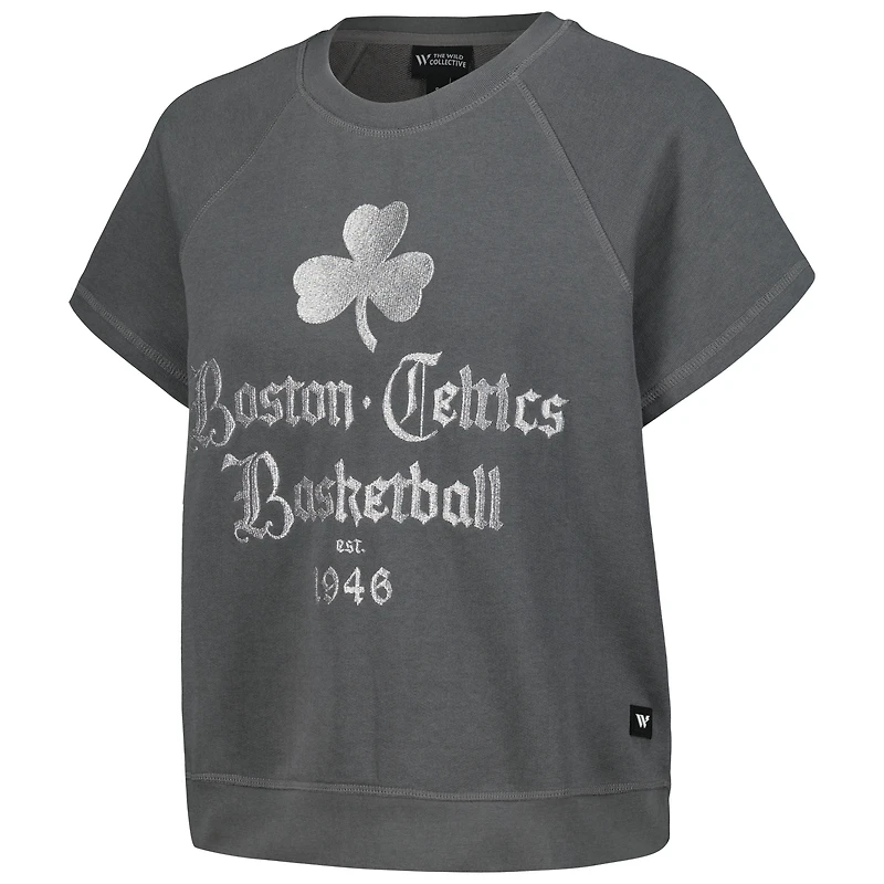 Sweat-shirt à manches courtes raglan en polaire brodée The Wild Collective pour femmes, gris, Boston Celtics