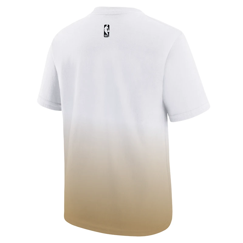 T-shirt Nike Max90 City Edition blanc/or Boston Celtics pour jeunes, saison 2025/26