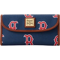Dooney & Bourke Boston Red Sox Pochette continentale à monogramme sportif