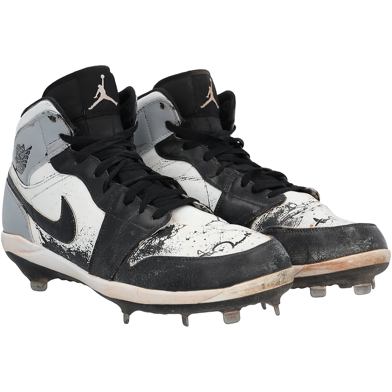 Chaussures Jordan Brand blanches/noires dédicacées par Jarren Duran des Red Sox de Boston lors de la saison 2024 de la MLB