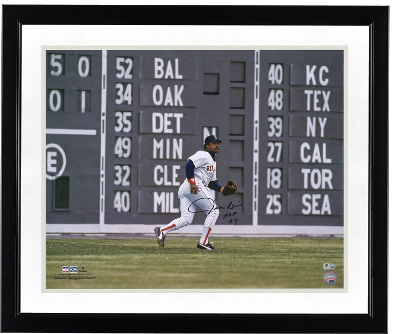Photo autographiée de Jim Rice (Red Sox de Boston), format 40 x 50 cm, le représentant en train de jouer devant le Green Monster, avec inscription « HOF 09 ».