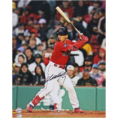 Photo verticale autographiée de Masataka Yoshida, joueur des Red Sox de Boston, en train de frapper (40,6 x 50,8 cm).