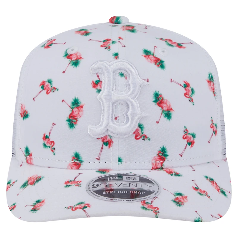 Casquette extensible à bouton-pression 9SEVENTY blanche New Era pour homme avec dos en maille et motif flamant rose des Boston Red Sox