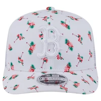 Casquette extensible à bouton-pression 9SEVENTY blanche New Era pour homme avec dos en maille et motif flamant rose des Boston Red Sox