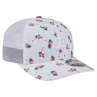 Casquette extensible à bouton-pression 9SEVENTY blanche New Era pour homme avec dos en maille et motif flamant rose des Boston Red Sox
