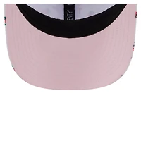 Casquette extensible à bouton-pression 9SEVENTY blanche New Era pour homme avec dos en maille et motif flamant rose des Boston Red Sox
