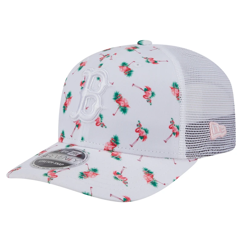 Casquette extensible à bouton-pression 9SEVENTY blanche New Era pour homme avec dos en maille et motif flamant rose des Boston Red Sox