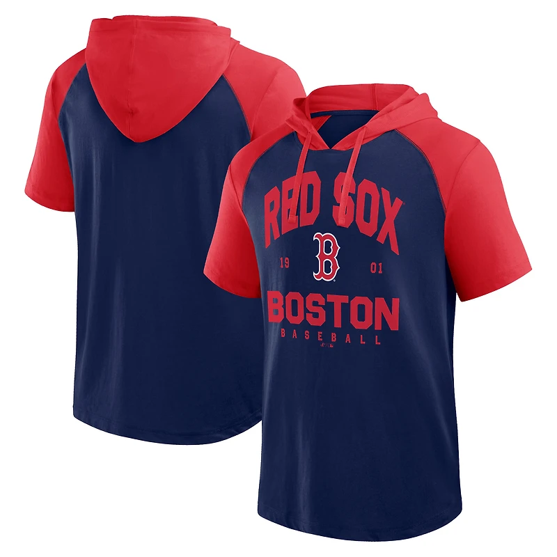 T-shirt à capuche et manches courtes raglan bleu marine avec logo Athletic Boston Red Sox pour homme