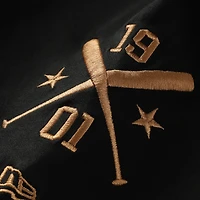 T-shirt New Era noir pour homme, logo Boston Red Sox bronze avec croix et chauves-souris.