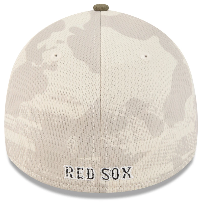 Casquette New Era 39THIRTY Flex beige clair/olive pour homme, Boston Red Sox 2025 Armed Forces Day